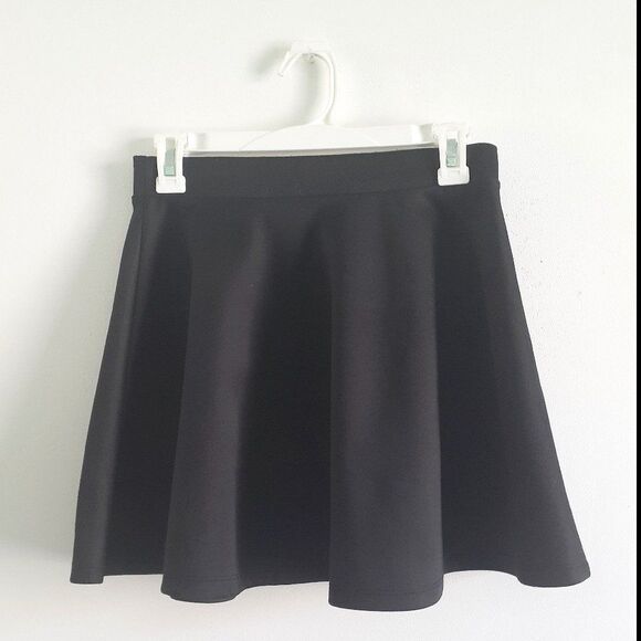 Wetseal Black Solid Skater Mini Skirt Elastic Waist - Picture 1 of 5